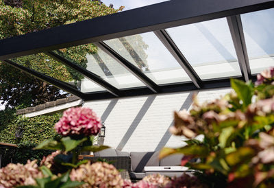 Cube - Terrassendach als Wandmontage auf 2 Stützen (inkl. Glaseindeckung in KLAR)