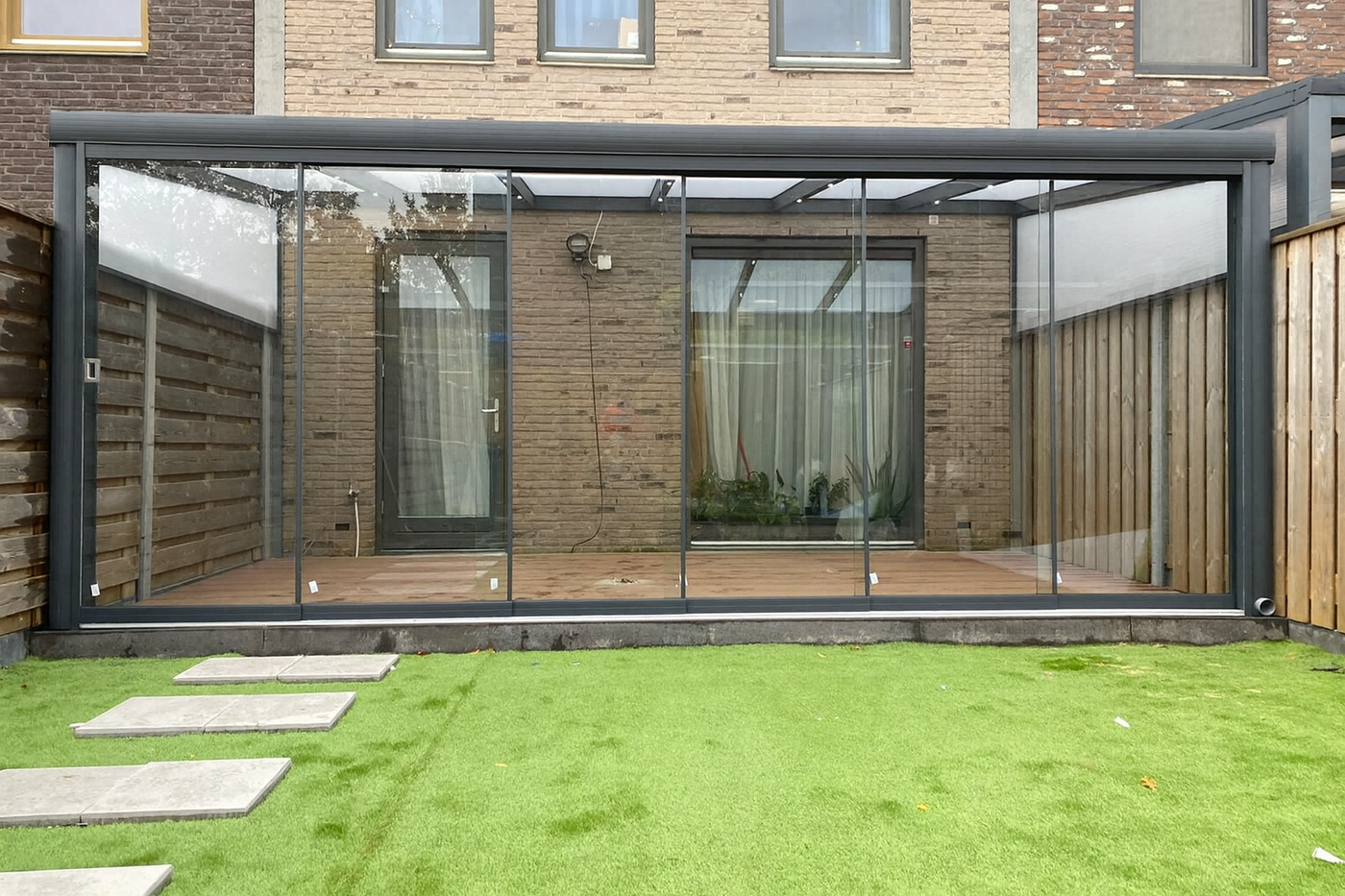 Glasschiebewand Matrix inkl. 10 mm ESG Klarglas in Schwarz RAL 9005